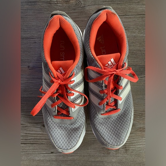 Adidas running shoes 8.5 - Picture 2 of 5